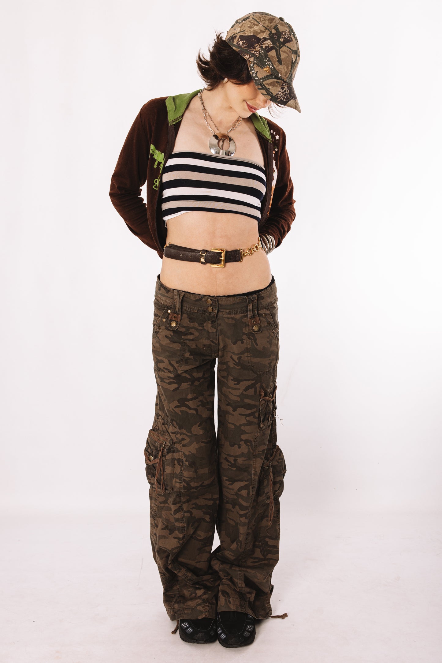 Low-rise camo cargos