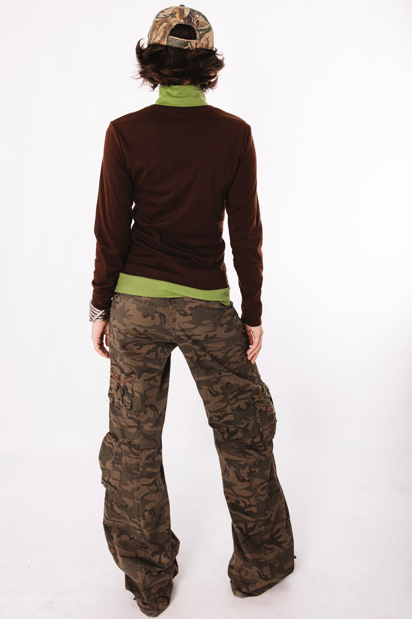 Low-rise camo cargos